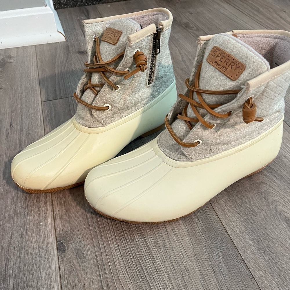 Sperry Cream and Tan Rain & Snow Boots Classic Duck Style